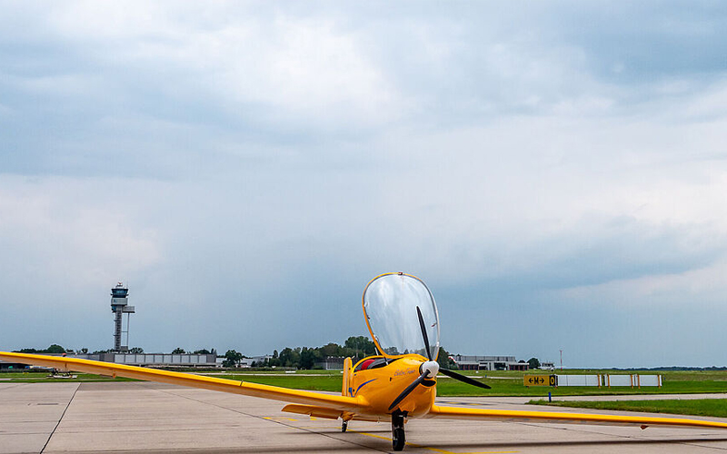 Erstes vollelektrisch betriebenes Kleinflugzeug am Flughafen Hannover gelandet